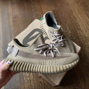 EUC‼️ Yeezy “Earth” sneakers